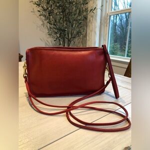 Vintage Coach Zippered Clutch #9455  Beautiful Red Leather excellent condition